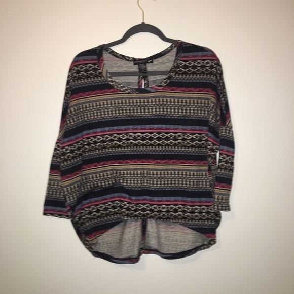 Cropped Asymmetrical Shirt with Geometric Pattern - Picture 2 of 4